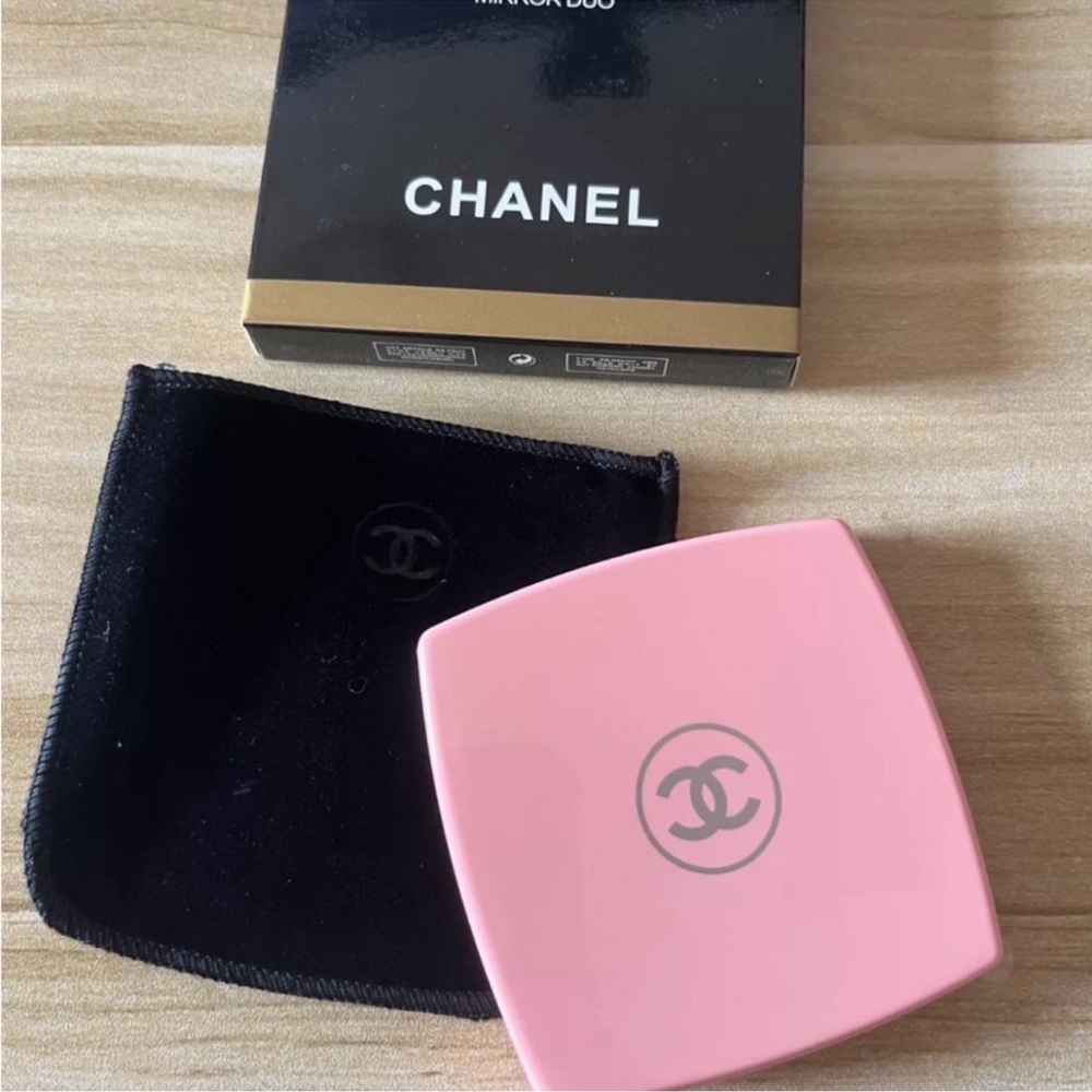 Chanel Pink Compact Makeup Case - Picture 2 of 16